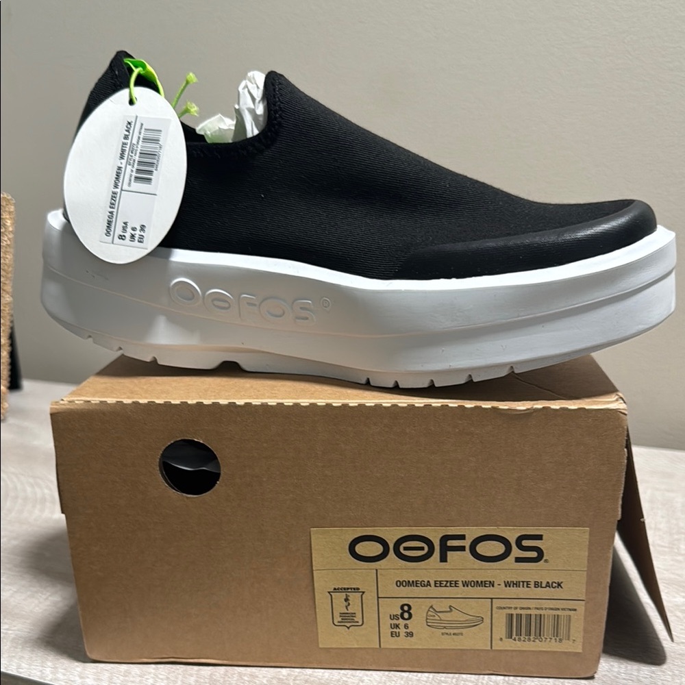 OOFOS Women's Black and White Comfort Slip-Ons